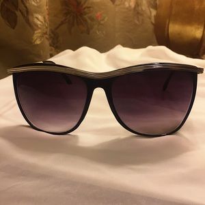 Black Retro Sunglasses